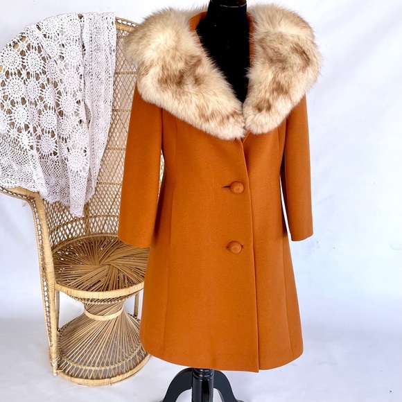 Era1960’s Gorgeous Tailored Coat with real fur S-M - Picture 2 of 9